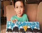 رهام کوچولو تابلوی نقاشی خود را به موسسه خیریه محمد حسین اهدا کرد